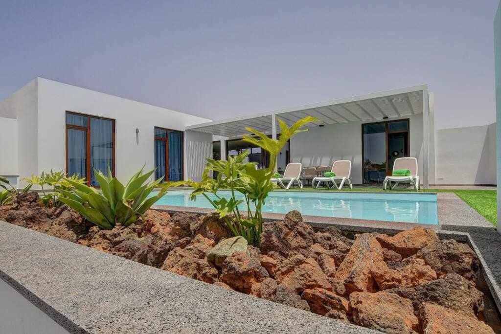 Villa Ponzos Chalet Independiente Y Privado Triquivijate Eksteriør bilde